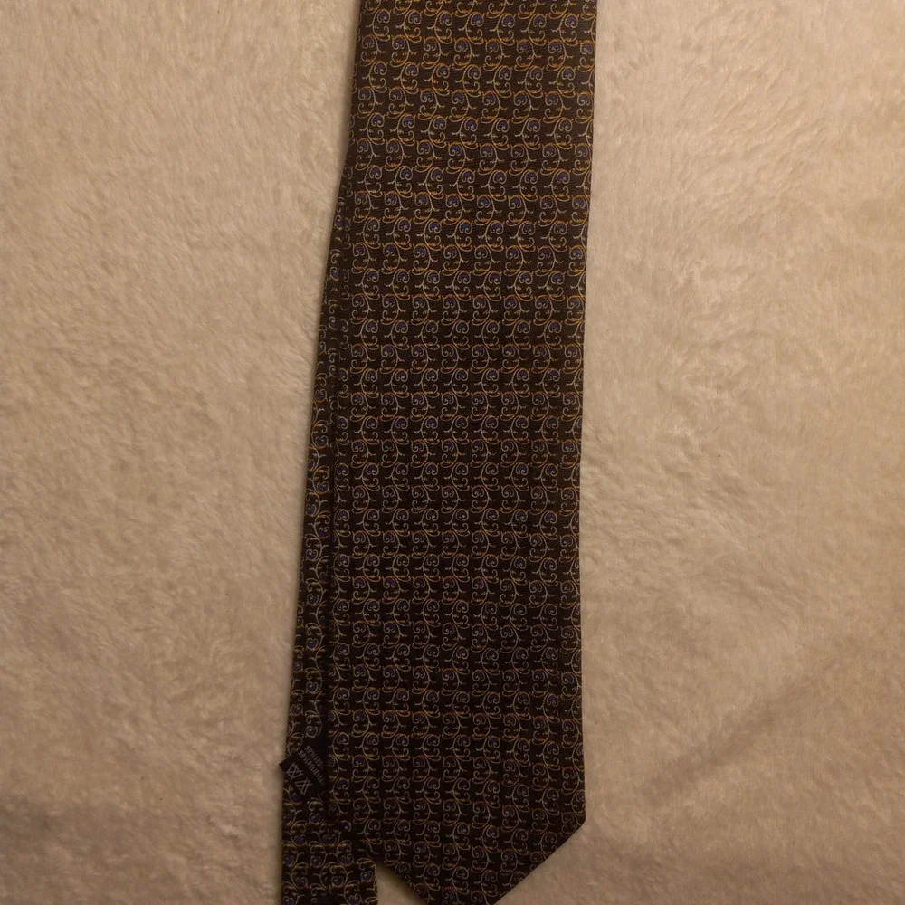 ANDRE' FRANCOIS of PARIS 50% POLY AND 50% SILK GEOMETRIC DESIGN BLACK AND ART